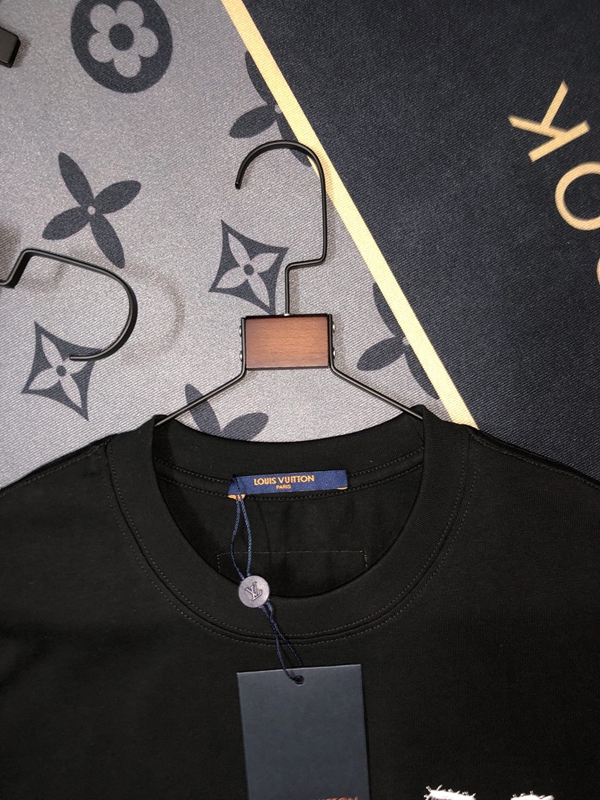 ブランドTシャツ側面デザイン